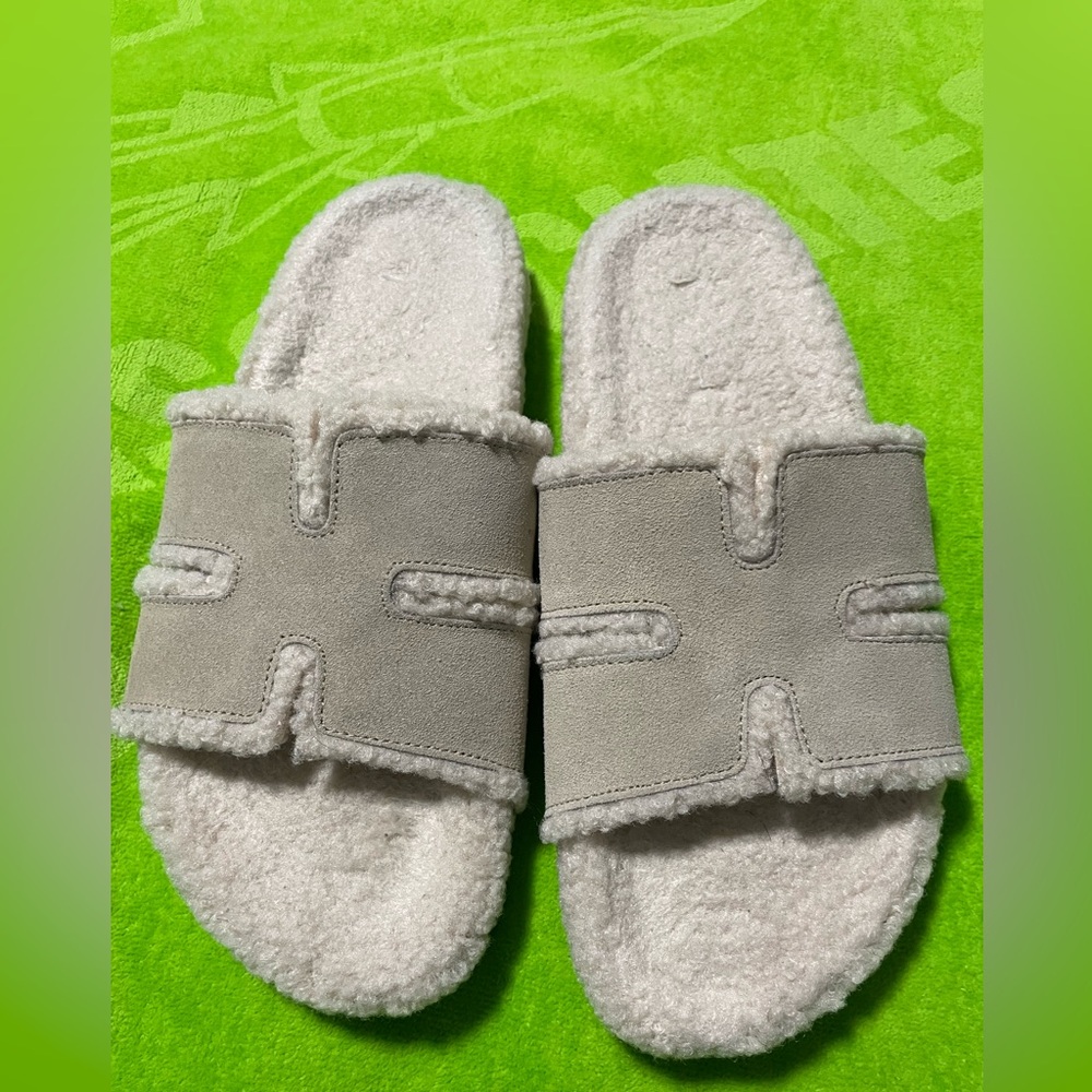 CUSHIONAIRE Suede Sherpa lined slippers Sz.8.5